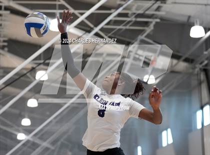 Thumbnail 3 in Klein Cain vs. Willis (Legends Invitational) photogallery.