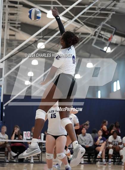 Thumbnail 1 in Klein Cain vs. Willis (Legends Invitational) photogallery.