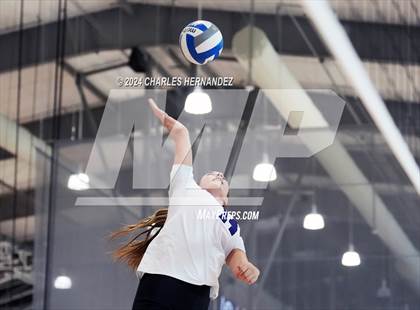 Thumbnail 2 in Klein Cain vs. Willis (Legends Invitational) photogallery.