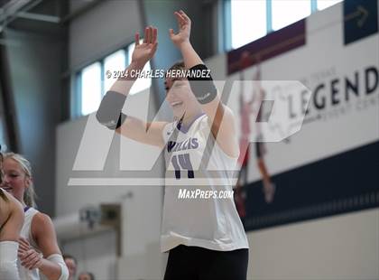 Thumbnail 1 in Klein Cain vs. Willis (Legends Invitational) photogallery.