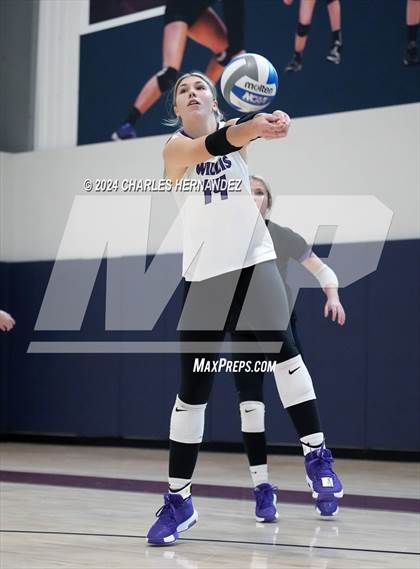 Thumbnail 3 in Klein Cain vs. Willis (Legends Invitational) photogallery.