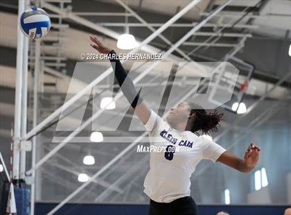 Thumbnail 2 in Klein Cain vs. Willis (Legends Invitational) photogallery.