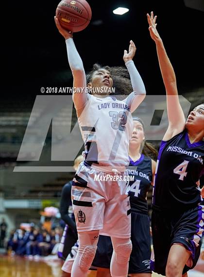 Thumbnail 3 in Bakersfield vs. Mission Oak (CIF CS D2 Final) photogallery.