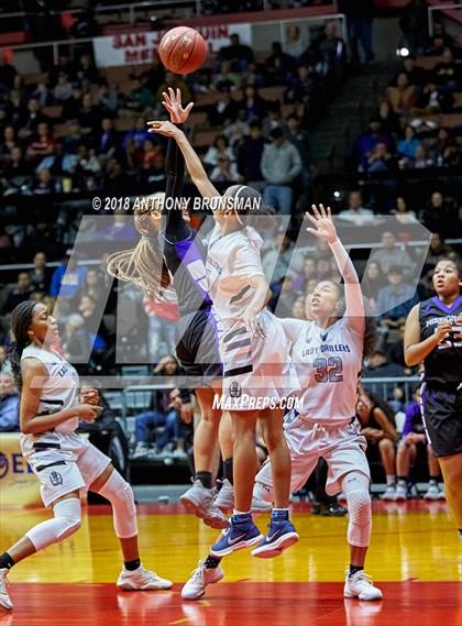 Thumbnail 3 in Bakersfield vs. Mission Oak (CIF CS D2 Final) photogallery.