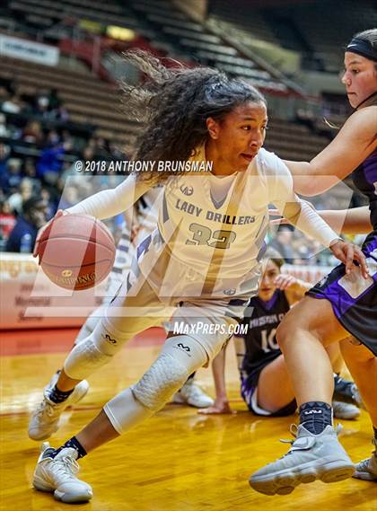 Thumbnail 2 in Bakersfield vs. Mission Oak (CIF CS D2 Final) photogallery.