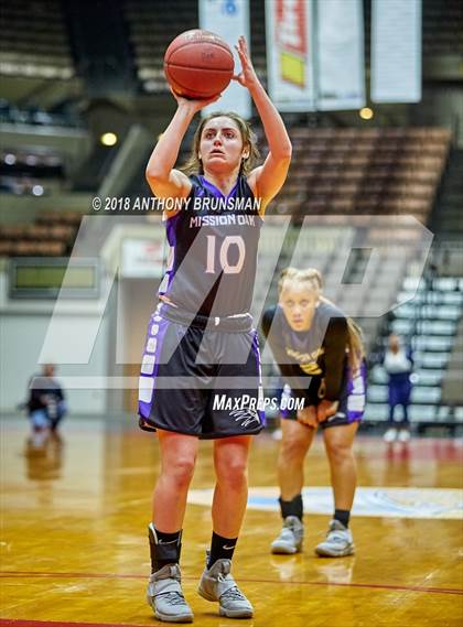 Thumbnail 1 in Bakersfield vs. Mission Oak (CIF CS D2 Final) photogallery.