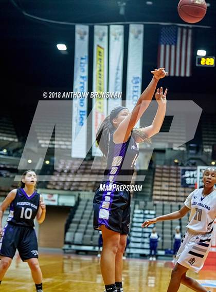 Thumbnail 2 in Bakersfield vs. Mission Oak (CIF CS D2 Final) photogallery.