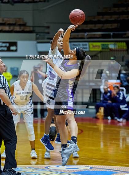 Thumbnail 2 in Bakersfield vs. Mission Oak (CIF CS D2 Final) photogallery.