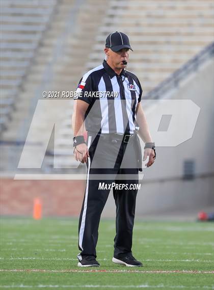 Thumbnail 3 in Argyle vs. Nolan Catholic photogallery.