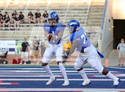 Thumbnail 2 in Argyle vs. Nolan Catholic photogallery.