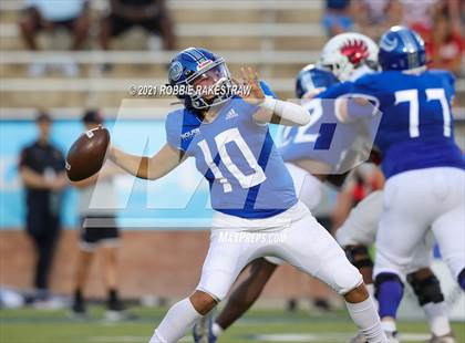 Thumbnail 3 in Argyle vs. Nolan Catholic photogallery.