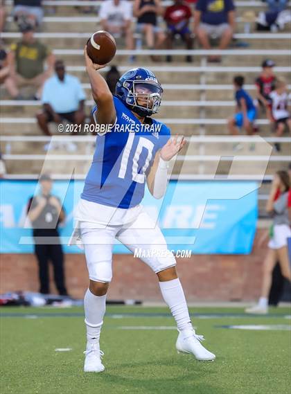Thumbnail 3 in Argyle vs. Nolan Catholic photogallery.