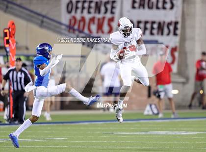Thumbnail 2 in Argyle vs. Nolan Catholic photogallery.