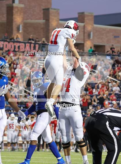 Thumbnail 2 in Argyle vs. Nolan Catholic photogallery.