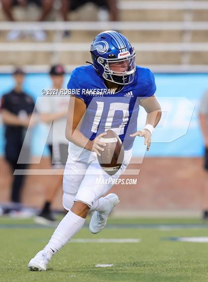 Thumbnail 2 in Argyle vs. Nolan Catholic photogallery.