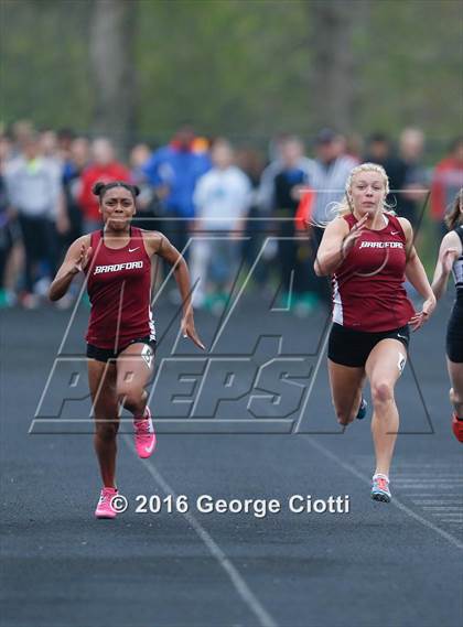 Thumbnail 2 in Kenosha County Outdoor Track & Field Meet photogallery.