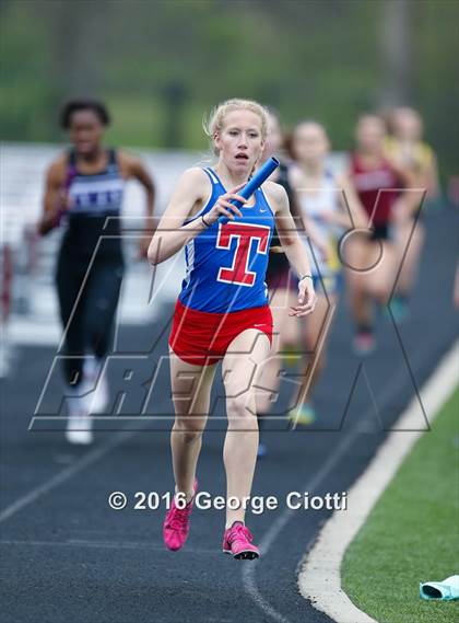 Thumbnail 3 in Kenosha County Outdoor Track & Field Meet photogallery.