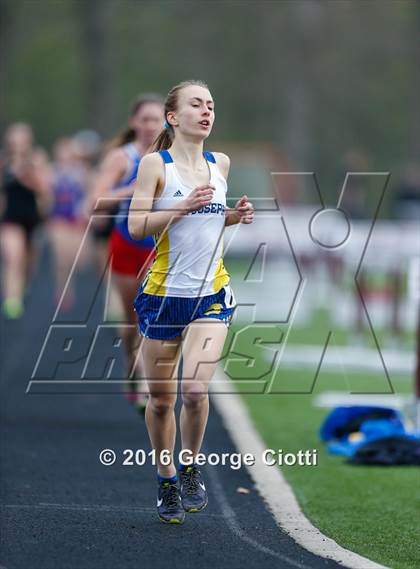 Thumbnail 2 in Kenosha County Outdoor Track & Field Meet photogallery.