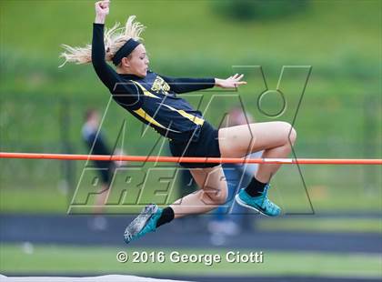 Thumbnail 2 in Kenosha County Outdoor Track & Field Meet photogallery.