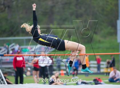 Thumbnail 2 in Kenosha County Outdoor Track & Field Meet photogallery.