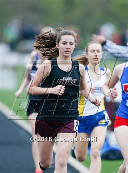 Thumbnail 2 in Kenosha County Outdoor Track & Field Meet photogallery.