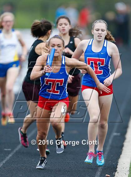 Thumbnail 3 in Kenosha County Outdoor Track & Field Meet photogallery.
