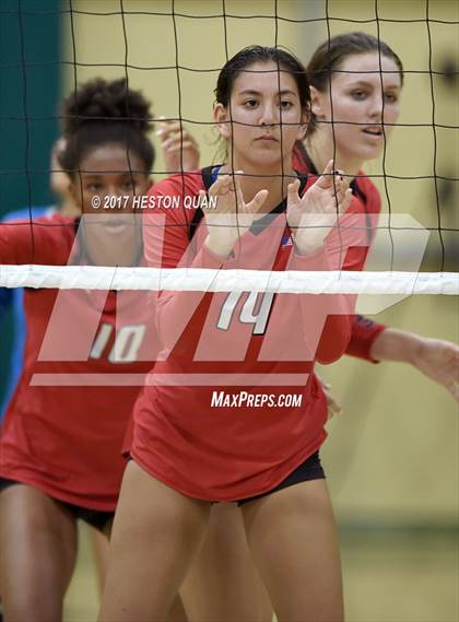 Thumbnail 1 in Palos Verdes vs Esperanza (Dave Mohs Tournament) photogallery.