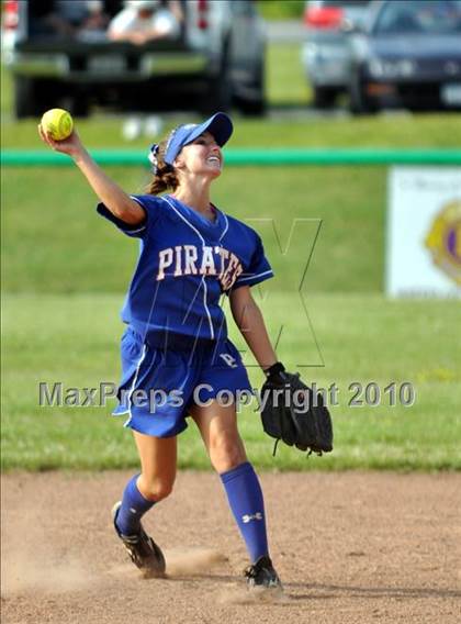 Thumbnail 2 in Pearl River vs Pittsford/Mendon (NYSPHSAA Class A Final) photogallery.