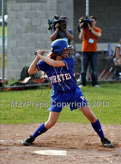 Thumbnail 2 in Pearl River vs Pittsford/Mendon (NYSPHSAA Class A Final) photogallery.