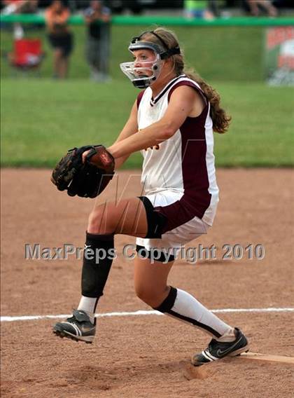 Thumbnail 2 in Pearl River vs Pittsford/Mendon (NYSPHSAA Class A Final) photogallery.