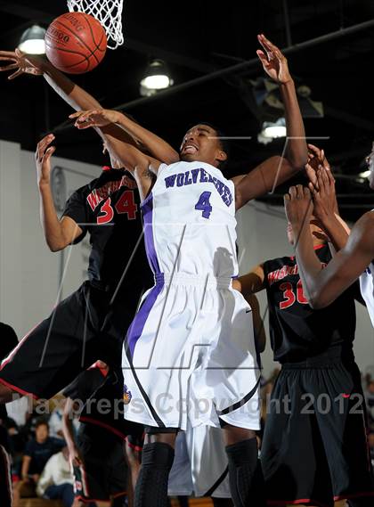 Thumbnail 2 in Westchester vs. Miller Grove (MaxPreps Holiday Classic) photogallery.