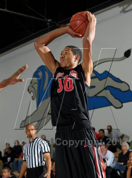 Thumbnail 3 in Westchester vs. Miller Grove (MaxPreps Holiday Classic) photogallery.