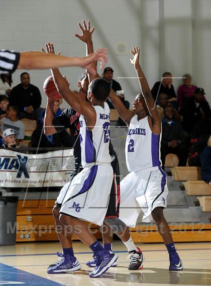 Thumbnail 2 in Westchester vs. Miller Grove (MaxPreps Holiday Classic) photogallery.