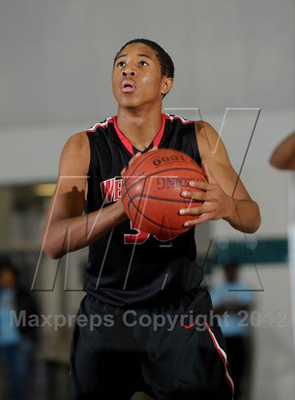 Thumbnail 3 in Westchester vs. Miller Grove (MaxPreps Holiday Classic) photogallery.