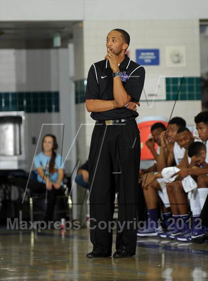 Thumbnail 3 in Westchester vs. Miller Grove (MaxPreps Holiday Classic) photogallery.