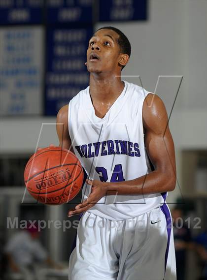 Thumbnail 3 in Westchester vs. Miller Grove (MaxPreps Holiday Classic) photogallery.