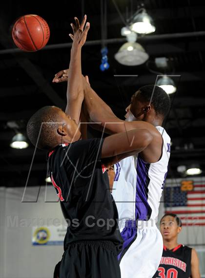 Thumbnail 1 in Westchester vs. Miller Grove (MaxPreps Holiday Classic) photogallery.