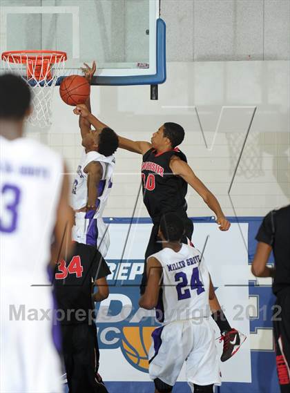 Thumbnail 1 in Westchester vs. Miller Grove (MaxPreps Holiday Classic) photogallery.