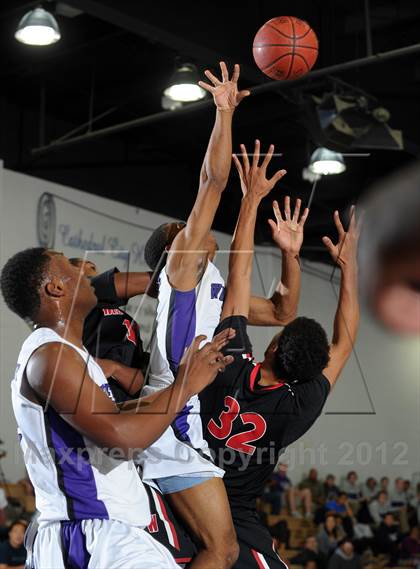 Thumbnail 2 in Westchester vs. Miller Grove (MaxPreps Holiday Classic) photogallery.