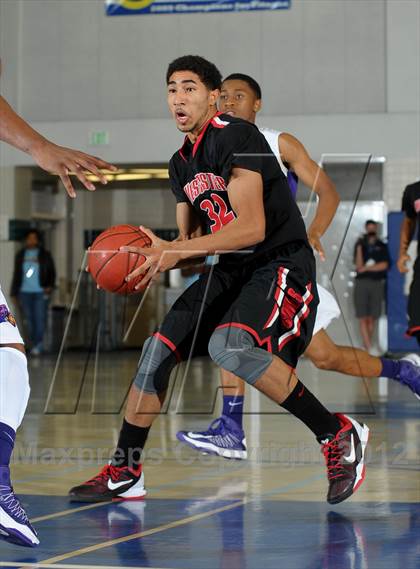 Thumbnail 1 in Westchester vs. Miller Grove (MaxPreps Holiday Classic) photogallery.