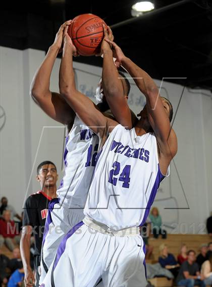 Thumbnail 1 in Westchester vs. Miller Grove (MaxPreps Holiday Classic) photogallery.