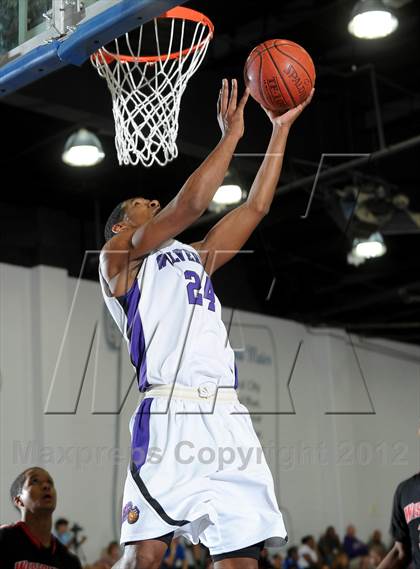 Thumbnail 2 in Westchester vs. Miller Grove (MaxPreps Holiday Classic) photogallery.
