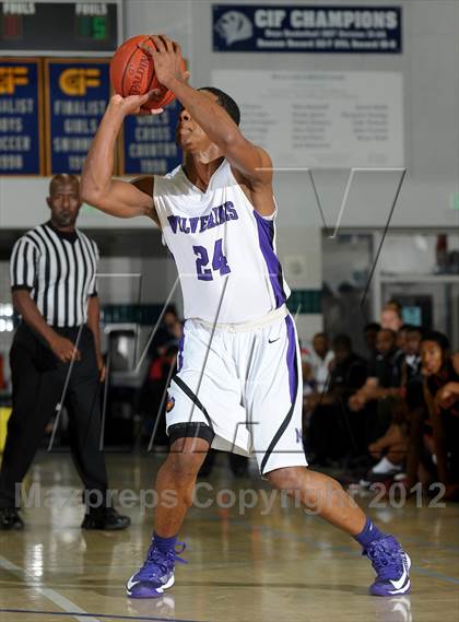 Thumbnail 1 in Westchester vs. Miller Grove (MaxPreps Holiday Classic) photogallery.