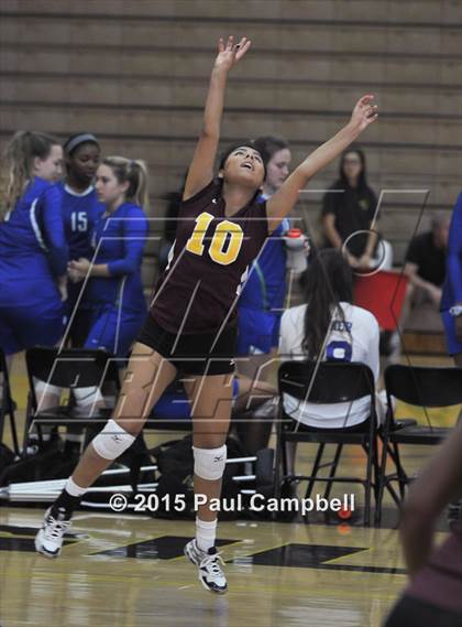 Thumbnail 1 in Gilbert vs Mountain Pointe (Gilbert Invitational) photogallery.