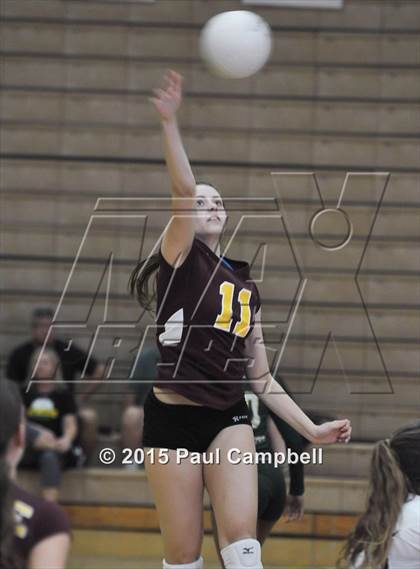 Thumbnail 2 in Gilbert vs Mountain Pointe (Gilbert Invitational) photogallery.