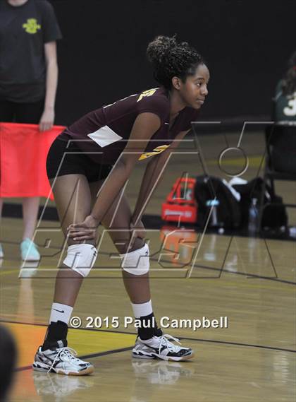 Thumbnail 3 in Gilbert vs Mountain Pointe (Gilbert Invitational) photogallery.