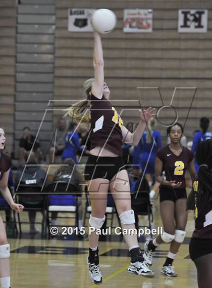 Thumbnail 2 in Gilbert vs Mountain Pointe (Gilbert Invitational) photogallery.