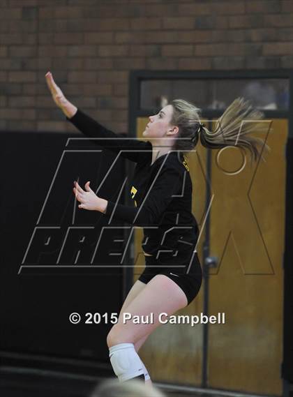 Thumbnail 3 in Gilbert vs Mountain Pointe (Gilbert Invitational) photogallery.
