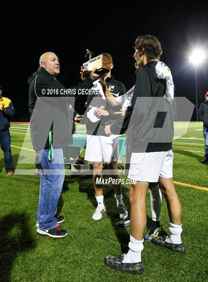 Thumbnail 3 in Honeoye Falls-Lima vs. Wilson Magnet (Section 5 Class A2 Final) photogallery.