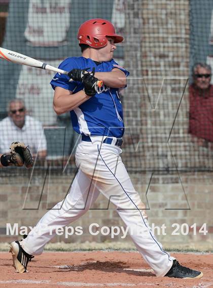 Thumbnail 1 in Caldwell Parish vs. White  (LHSAA 3A Bi-District Playoff) photogallery.